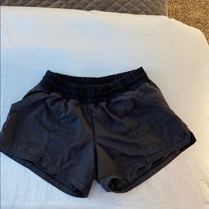 LULULEMON RARE BLACK SHORTS SZ 6